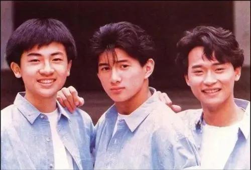 20年前的地摊里，坐着穷怕了的马云，理发的黄渤，被封杀的梁家辉