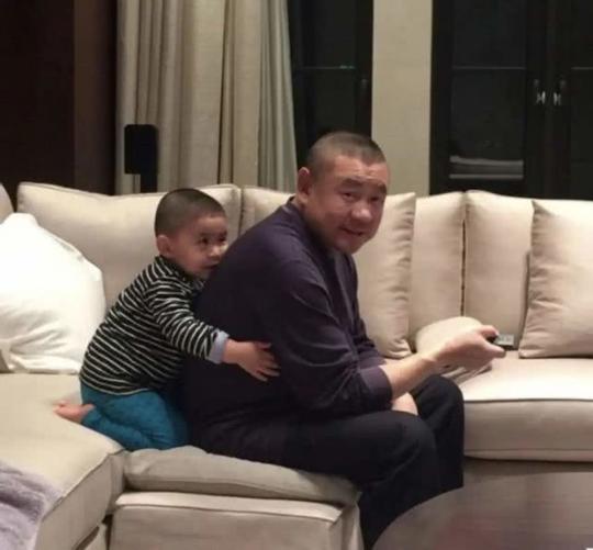 豪门恩仇录：降服女星收割机成300亿女首富，宫斗戏里笑到最后