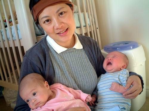 央视才女主持姜丰，远嫁英国被抛弃，今40岁独自带娃创业养家