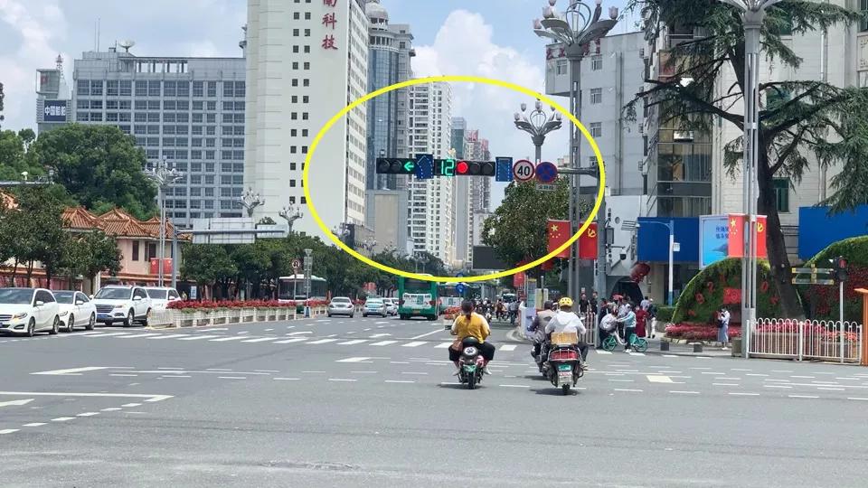 信号灯倒计时优点信号灯倒计时变红灯突然变成绿灯可以过吗