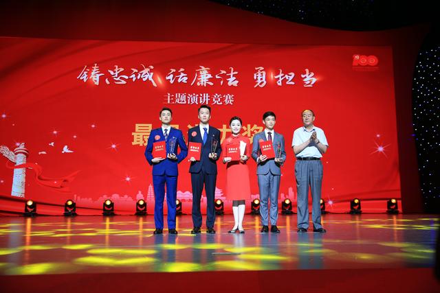 这位家长的演讲火了！人生很长，不必慌张；你未长大，我要担当