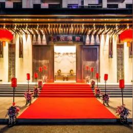 武汉的西部是什么山脉？