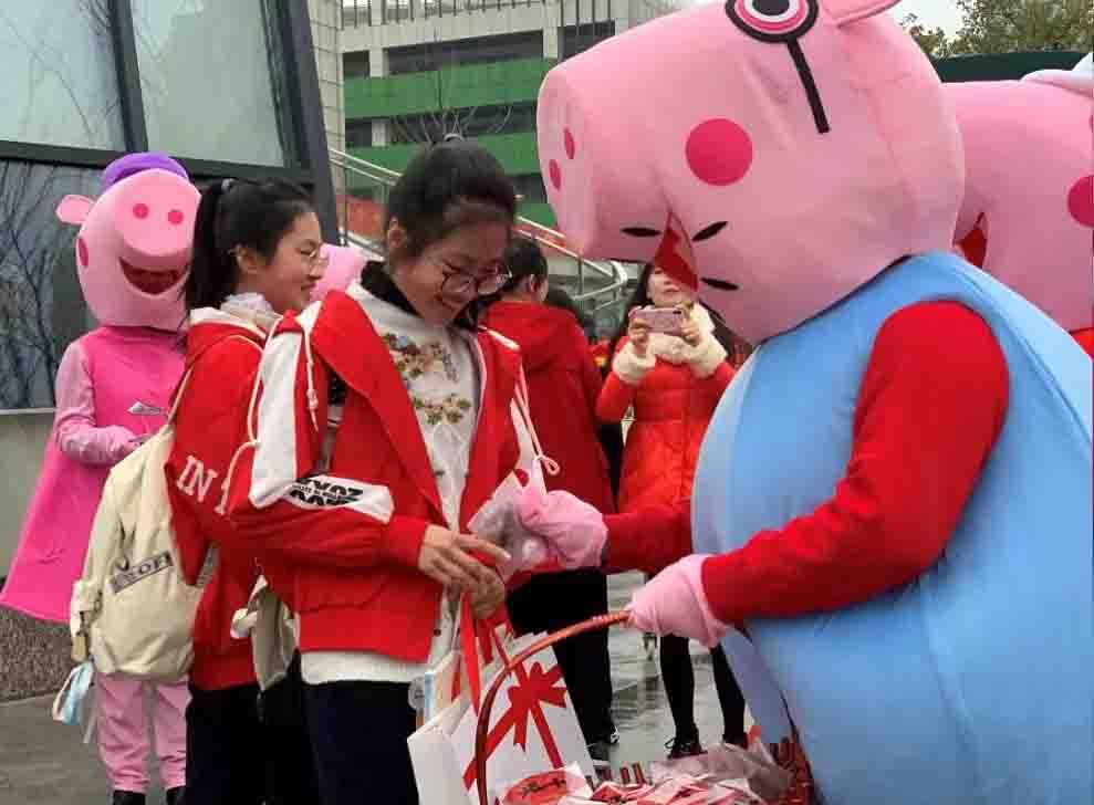 店里有什么美食英语（介绍家乡的美食对话英语）