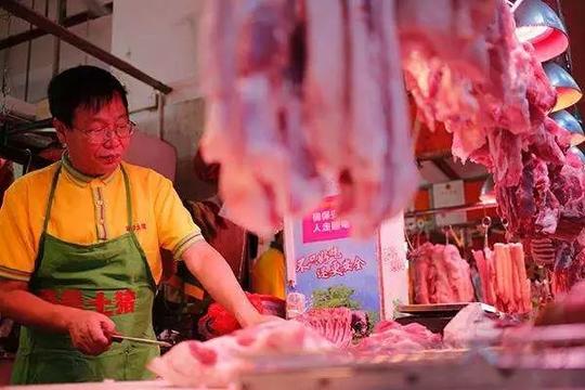北大毕业生卖猪肉赚18亿，外卖员自学英语，读书无用论打了谁的脸