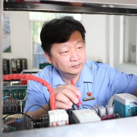 南宁市哪个职校有电工