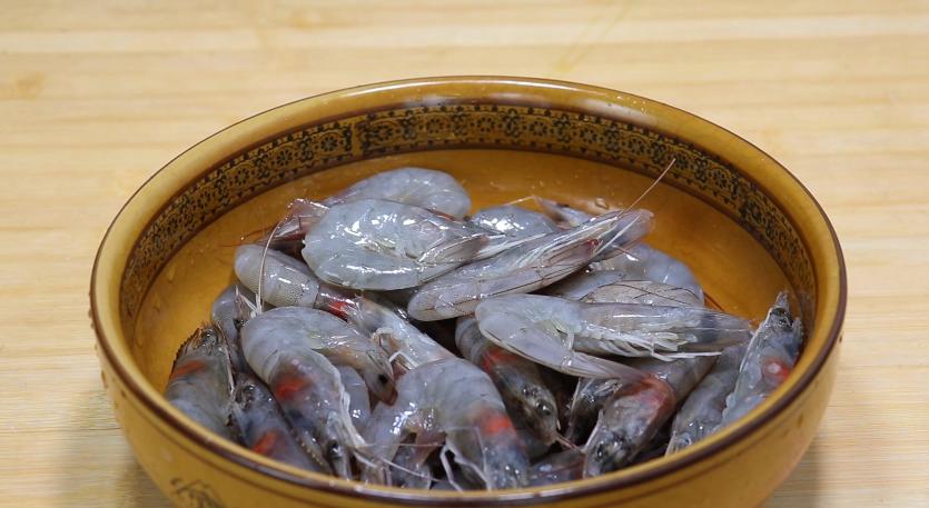大虾配什么美食（茭白配什么菜最好吃）