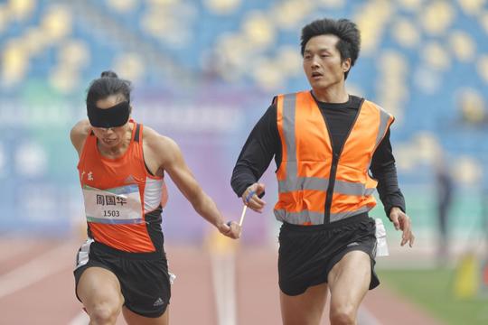 动人一幕！残特奥会运动员为“小秦宝”的奉献精神点赞