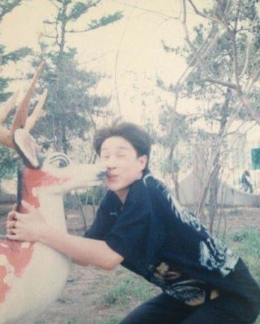 真性情？小沈阳发脾气，旁边的赵本山踹他一脚：给人敬酒去
