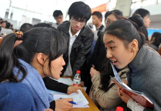 大学毕业生是选择自己创业，还是进入职场锻炼好呢？