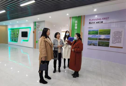 眉山市彭山区人社局关工委走访指导区创业孵化园关工委工作