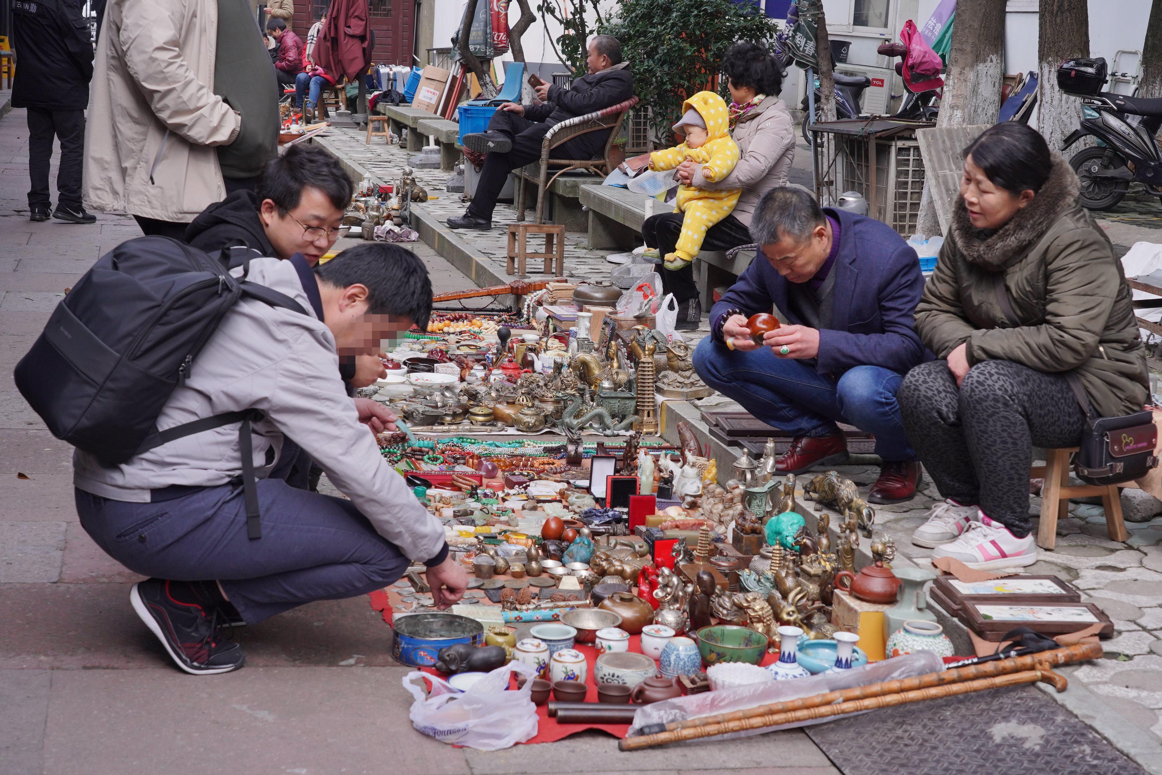 宁波最大古玩市场地摊