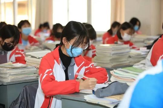 刚通知6月2日开学复课，已决定7月1日放暑假，网友：一学期21天？