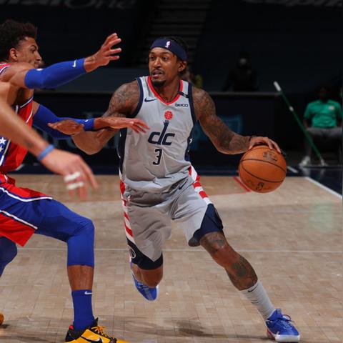 足球运动员小腿歪了图片的长尾关键词有什么