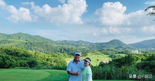 陈百祥携妻在内地到处游山玩水庆结婚41周年：内地风景如诗如画