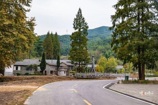藏在深山无人知，安徽有座最美“画家村”，前身是座兵工厂