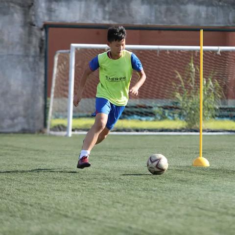 校园足球培训怎么报名