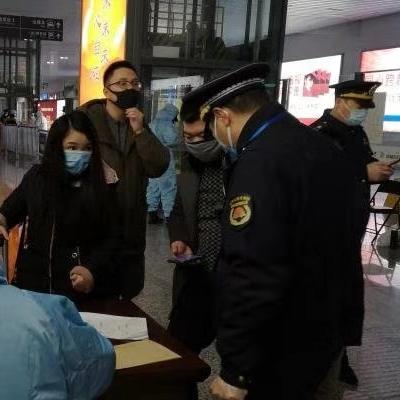 成都市火车南站地铁站e口的长尾关键词有什么