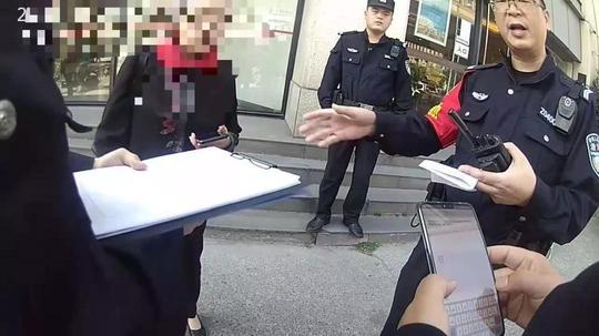 “正在国外打仗的友人”求助，请杭州阿姨帮忙垫付33万快递费……