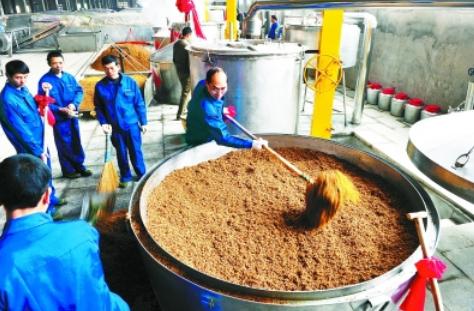 粮食才几元一斤，20元能买到纯粮食酒吗？酿酒老师傅：异想天开
