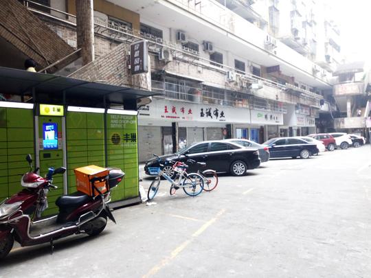 服装批发市场扎堆的温州新南站一带，里面还藏着服装辅料一条街