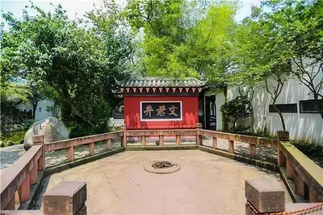 建筑美食是什么（宜宾有哪些好玩的地方）