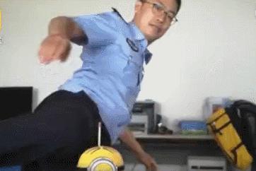 旋转跳跃我闭着眼(调侃广场舞的经典名句)