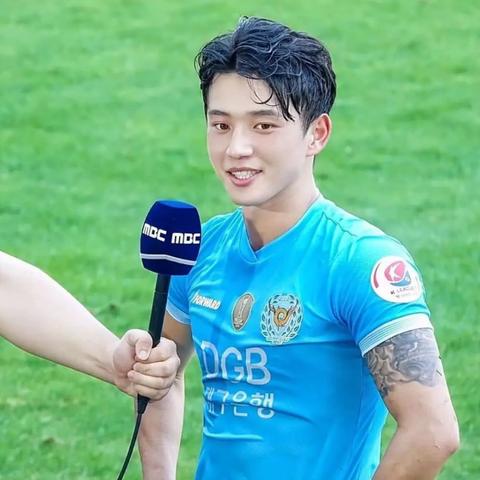 足球运动员工作难吗吗的长尾关键词有什么