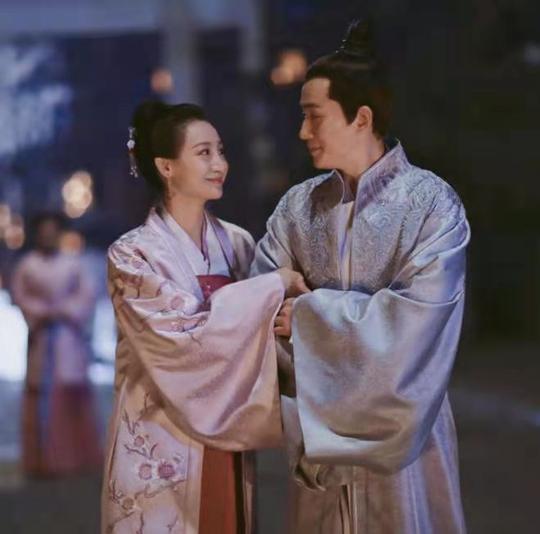民间故事：善良夫妻救了一个男子，后来女儿遇险，化身王妃归来