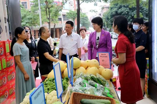 泉州市妇联系统开展电商促进妇女创业就业现场观摩活动