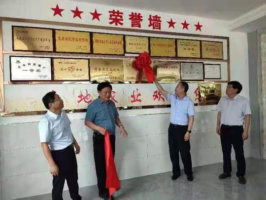 “助力农民自主创业，关爱农村留守儿童”