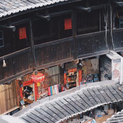 福建土楼和广东哪个大些