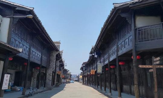 抚州一冷门古城，时尚与古风相结合，古建筑多，来旅游的人却不多