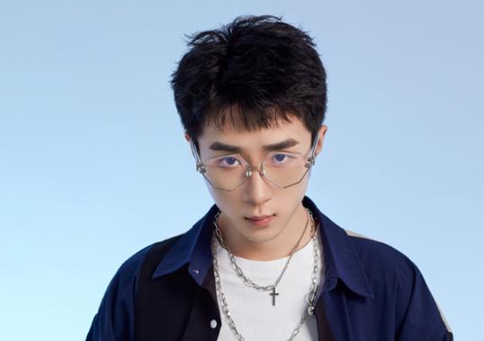 和平精英一哥王小歪超话签到抢不过粉丝，短视频秀操作火爆全网