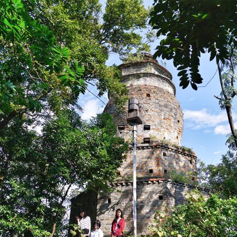 桂林叠彩公园在市区什么位置'？