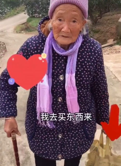 奶奶连超市购物袋都要顺几十个回家！孩子妈妈：不敢把孩子给她带