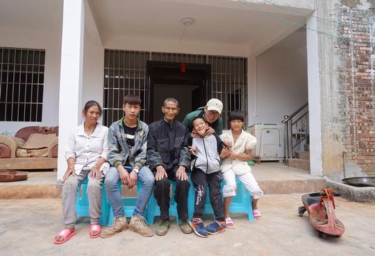 请让我们来帮你：普者黑一贫困家庭三残疾人，八十岁爷爷苦苦撑着