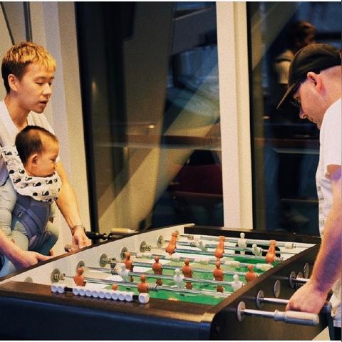 怎么用纸做出足球桌子