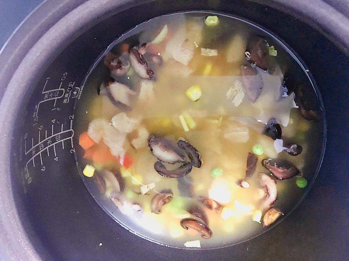 电饭煲蒸大米粘锅底怎么办
