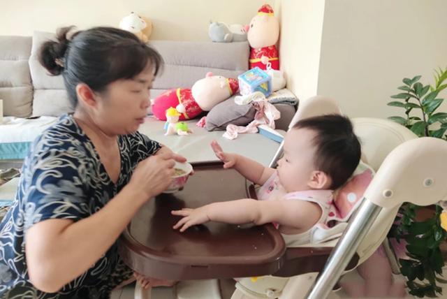 给宝宝辅食添加