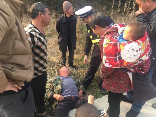 昨晚都匀街头有人打车付了1万多
