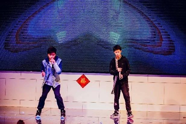 朝违彩羞衣裳指打一个最佳生肖，词语解释谜底释义落实