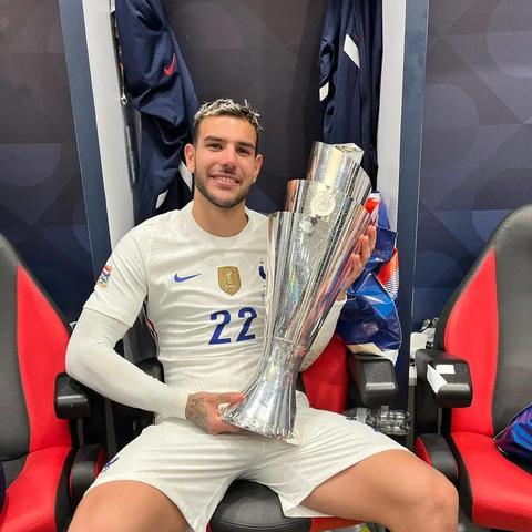 英语足球怎么读