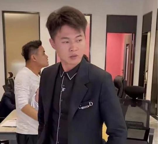 网红许华升坚持原则，不开直播带货，因赚不到钱团队成员纷纷出走
