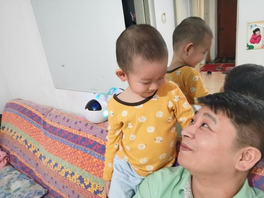 囧爸旅游创业破产，全职居家带娃，建立一个“家庭幼儿园”