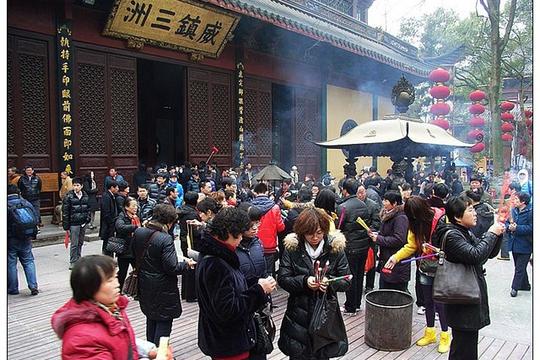 灵隐寺是中国最古老最著名最大的寺庙之一