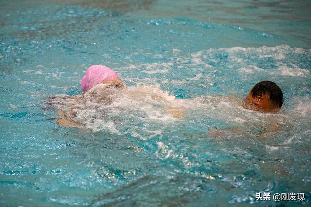 孩子学游泳先学什么泳姿好 孩子学游泳先学什么泳姿好