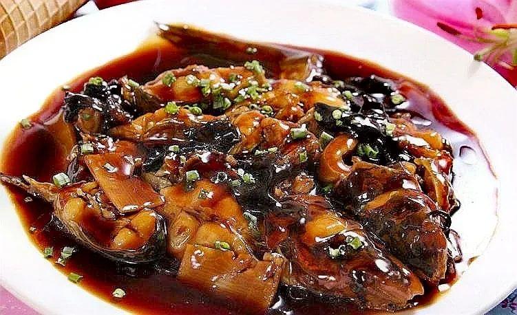 晒美食发什么说说（美食配自拍照的句子）
