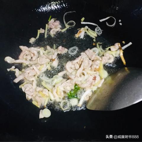 大连市炒肉拉皮店在哪个位置