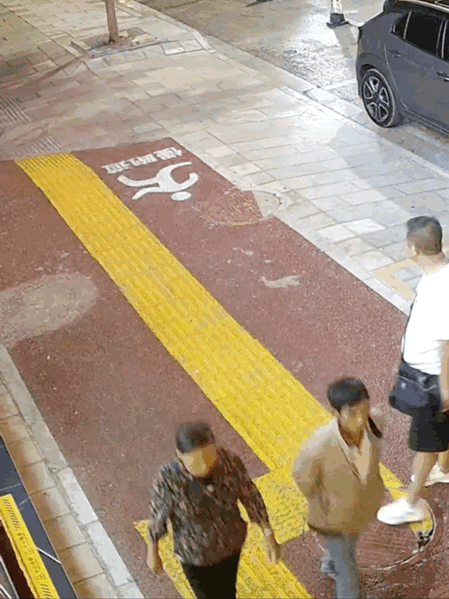 “街头小卡片”套路深，有人被骗1.7万元