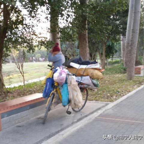 南宁流浪汉唱歌的相关长尾关键词有哪些